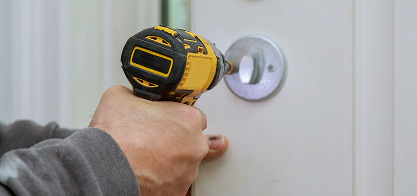 Street Locksmith For Smart Lock Repair in Bakersfield, CA